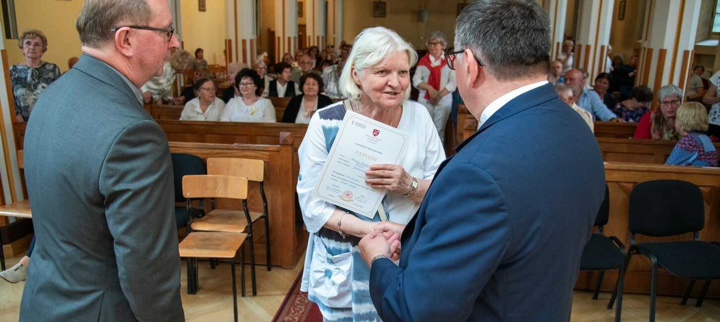 Dyplomy dla słuchaczy Uniwersytetu Trzeciego Wieku na UPJPII 12 VI 2025